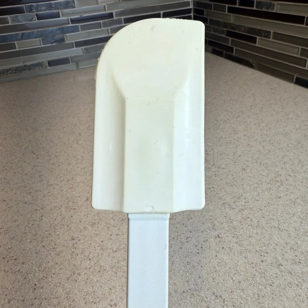 Vintage The Pampered Chef Classic Scraper White Silicone Spatula 11